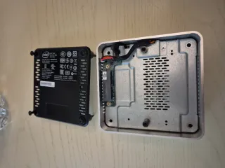 Intel NUC Mini Server