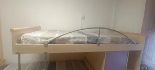 Literas, cama supletoria, armario y escritorio.