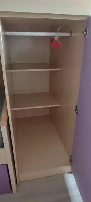 Literas, cama supletoria, armario y escritorio.