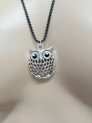 Collana con pendente gufo in acciaio nero