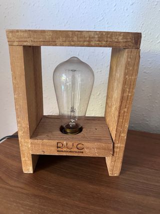 Lámpara de mesa RUC madera