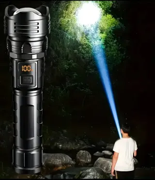 Linterna LED potente con pantalla digital