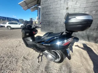 Suzuki Burgman Negra Baúl
