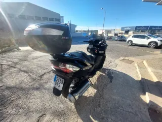 Suzuki Burgman Negra Baúl