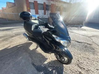 Suzuki Burgman Negra Baúl