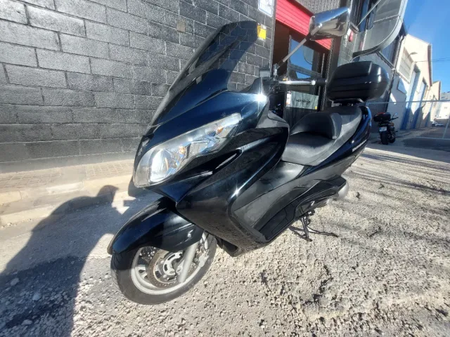 Suzuki Burgman Negra Baúl