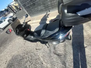 Suzuki Burgman Negra Baúl