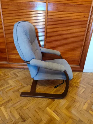 Sillón reclinable Granfort, tapizado en tela.