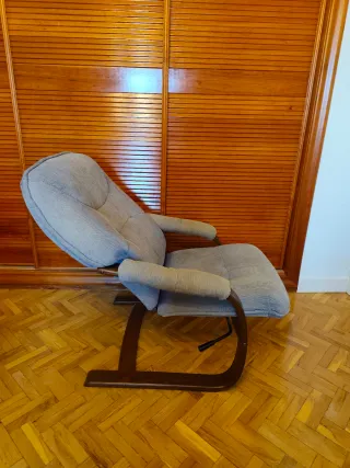 Sillón reclinable Granfort, tapizado en tela.