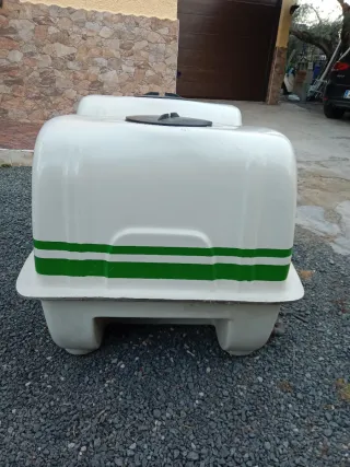 2 Cubas de agua blancas .200 litros de capacidad