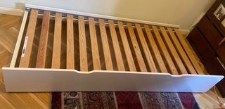 Cama nido individual blanca.