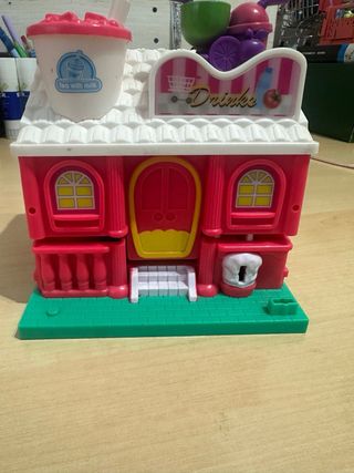 Casita de juguete rosa