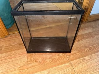 Acuario/pecera pequeña negra