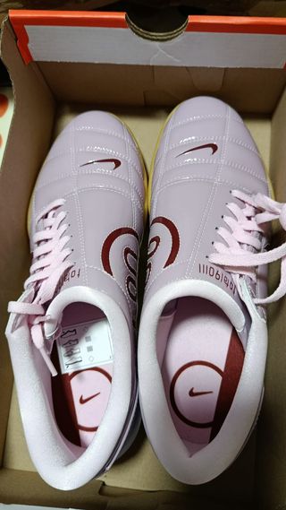 Zapatillas Nike rosas y rojas