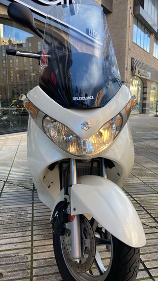 Suzuki Burgman 200 Blanca