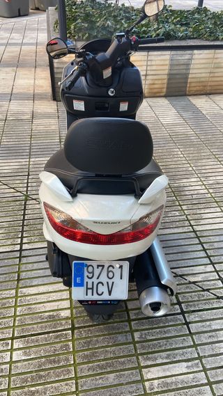 Suzuki Burgman 200 Blanca