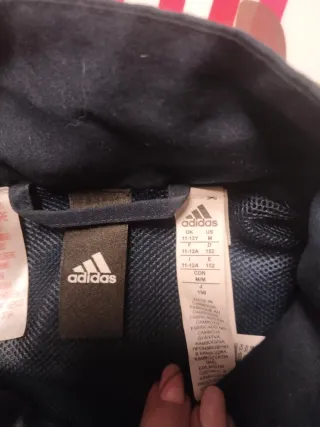 cortavientos Adidas azul y amarilla