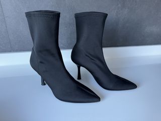 Botines negros stretch de Stradivarius. Talla 37