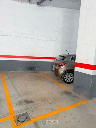 Garaje en venta en Artigas - Llefià en Badalona