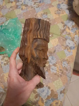 Statua uomo in legno