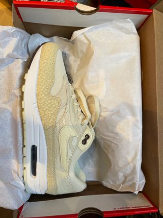 Nike Air Max 1 '87 Beige Mujer