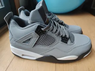 Zapatillas Jordan Grises y Amarillas