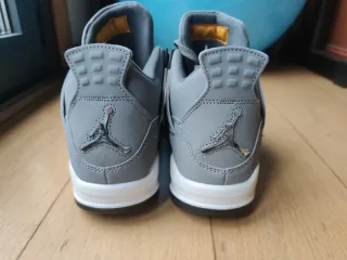 Zapatillas Jordan Grises y Amarillas