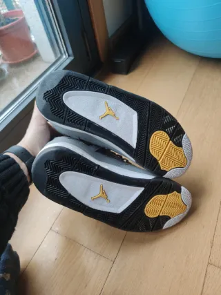 Zapatillas Jordan Grises y Amarillas