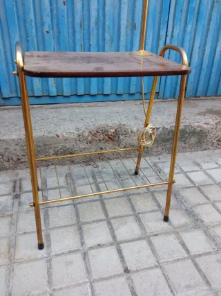 Lámpara de pie vintage con mesa auxiliar