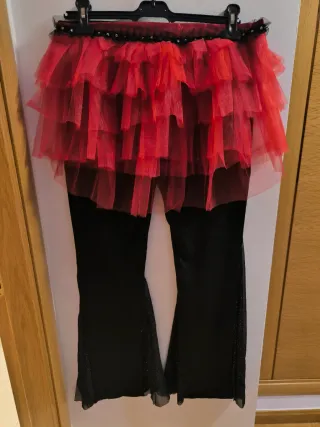 Traje danza tribal oriental rojo y negro.