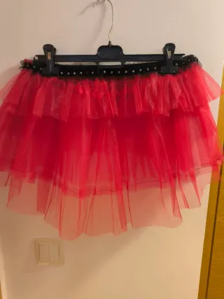 Traje danza tribal oriental rojo y negro.