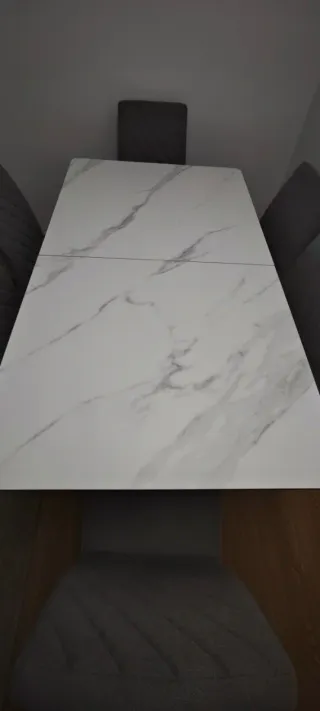 Mesa de comedor moderna mármol y metal