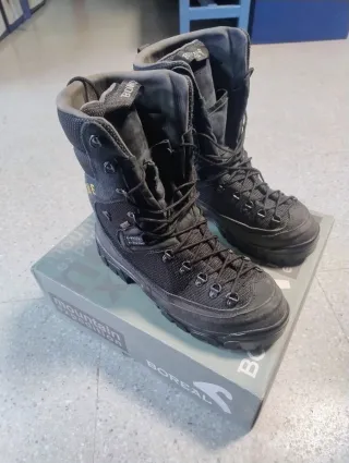 Botas Boreal Montain Negras/Gris