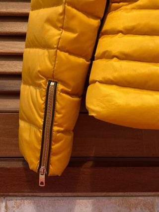 Chaqueta Zara Amarilla con Capucha y Pelo