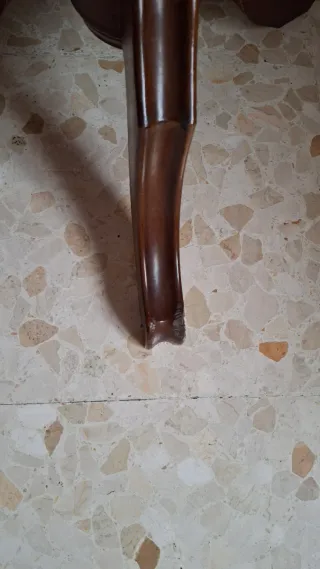 Mesa de comedor antigua de madera