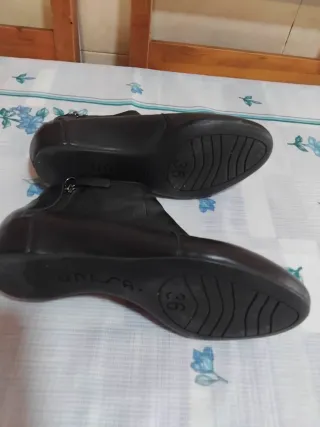 Botines planos piel negros