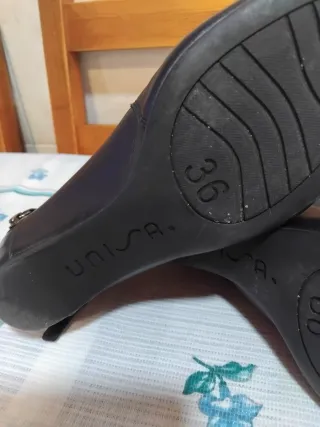 Botines planos piel negros