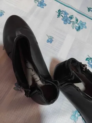 Botines planos piel negros