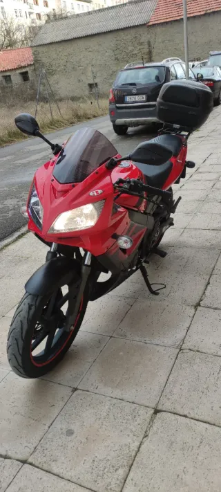 Moto Kymco 125cc Deportiva Roja