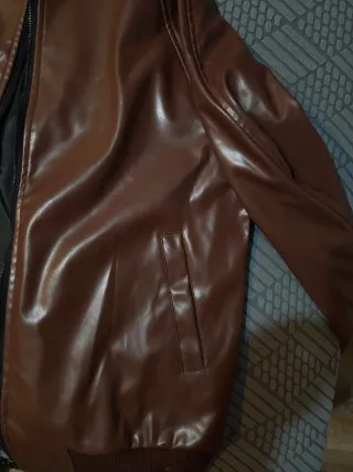 Cazadora efecto piel marrón hombre