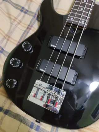 Bajo zurdo Yamaha BBN4LIII