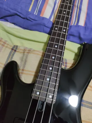 Bajo zurdo Yamaha BBN4LIII