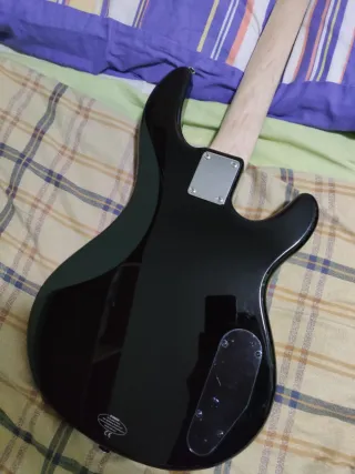 Bajo zurdo Yamaha BBN4LIII