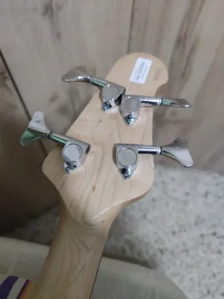 Bajo zurdo Yamaha BBN4LIII