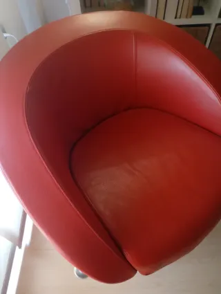 Sillón moderno  en color naranja mate