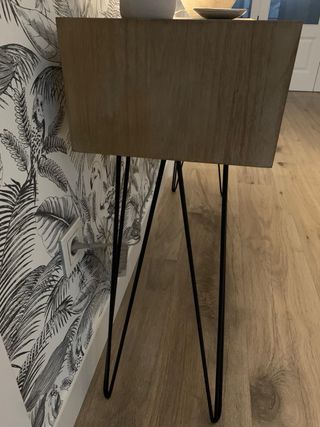 Consola en madera y metal, con 3 cajones