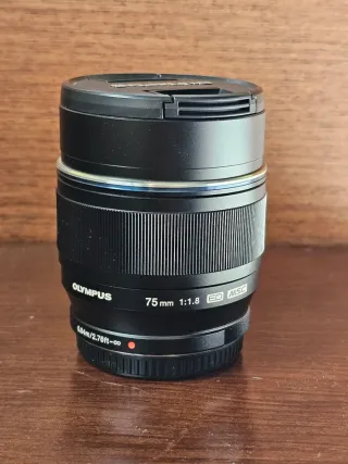 Objetivo Olympus 75 f1.8