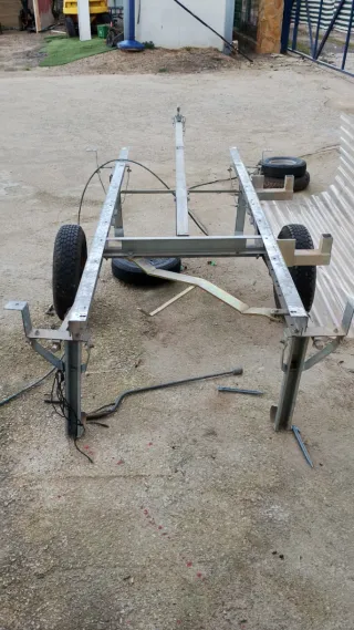 Remolque metálico para embarcaciones