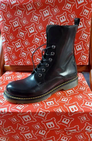 Stivaletto  anfibio    donna pelle lucida