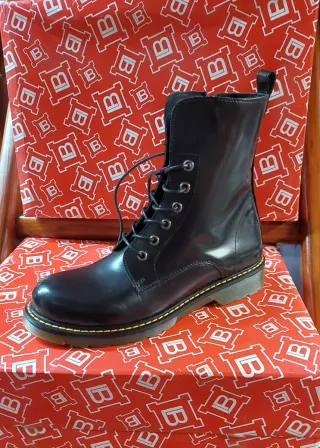 Stivaletto  anfibio    donna pelle lucida